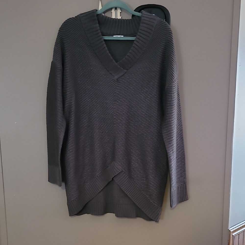 Tobi Dark Gray V-Neck Sweater